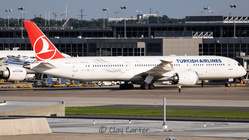 Photo of TC-LLF - Turkish Airlines Boeing 787-9 at IAD on AeroXplorer Aviation Database