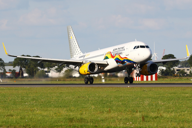 Photo of EC-LVS - Vueling Airbus A320 at AMS on AeroXplorer Aviation Database