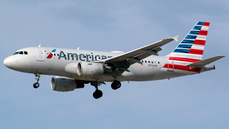 Photo of N701UW - American Airlines Airbus A319 at ORD on AeroXplorer Aviation Database