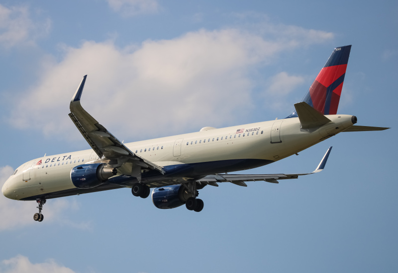 Photo of N383DZ - Delta Airlines Airbus A321-200 at BWI on AeroXplorer Aviation Database