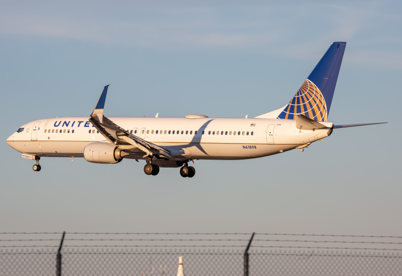 Photo of N61898 -  United Airlines Boeing 737-900 at BWI on AeroXplorer Aviation Database