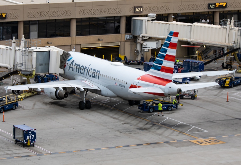 Photo of N751UW - American Airlines Airbus A319 at PHX on AeroXplorer Aviation Database