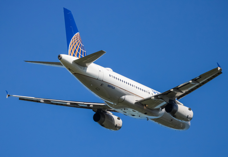 Photo of N891UA - United Airlines Airbus A319 at BWI on AeroXplorer Aviation Database