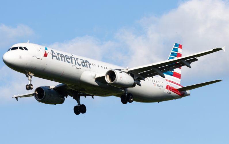 Photo of N559UW - American Airlines Airbus A321-200 at PIT on AeroXplorer Aviation Database