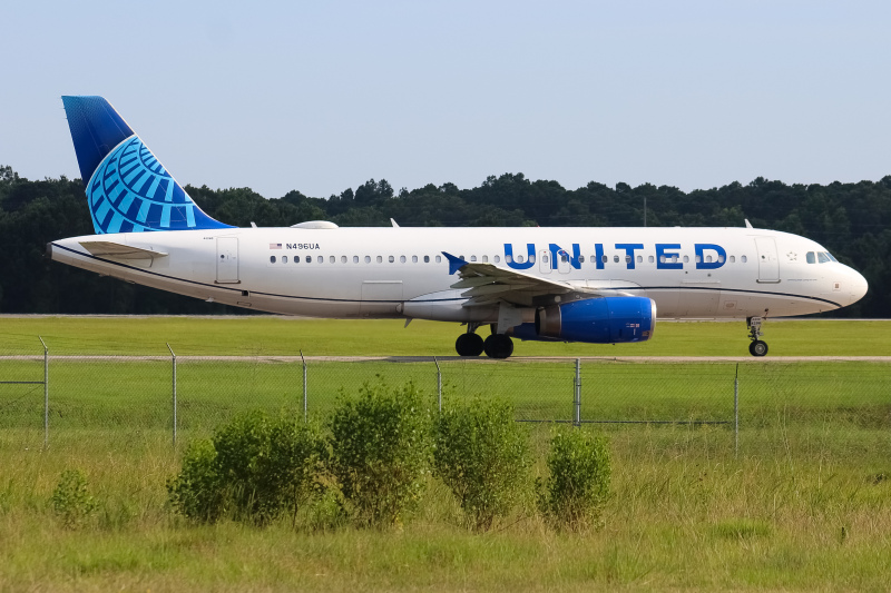 Photo of N496UA - United Airlines Airbus A320 at SAV on AeroXplorer Aviation Database