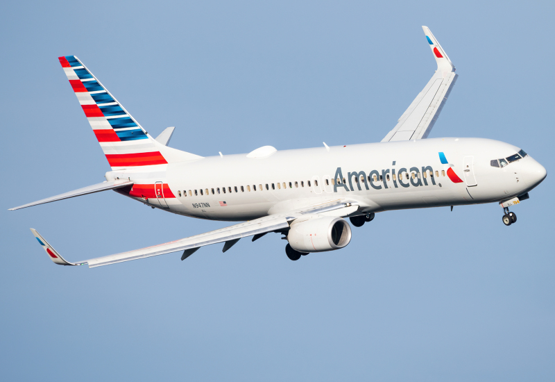 Photo of N947NN - American Airlines Boeing 737-800 at DCA on AeroXplorer Aviation Database