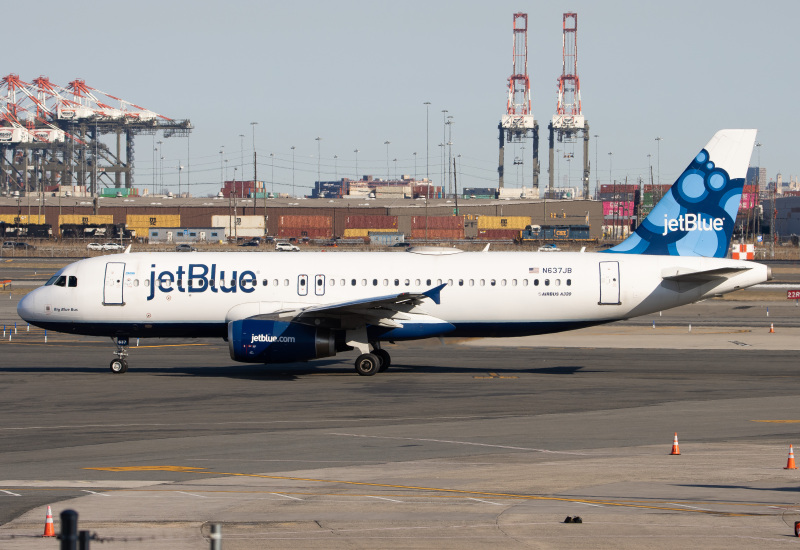 Photo of N637JB - JetBlue Airways Airbus A320 at EWR on AeroXplorer Aviation Database