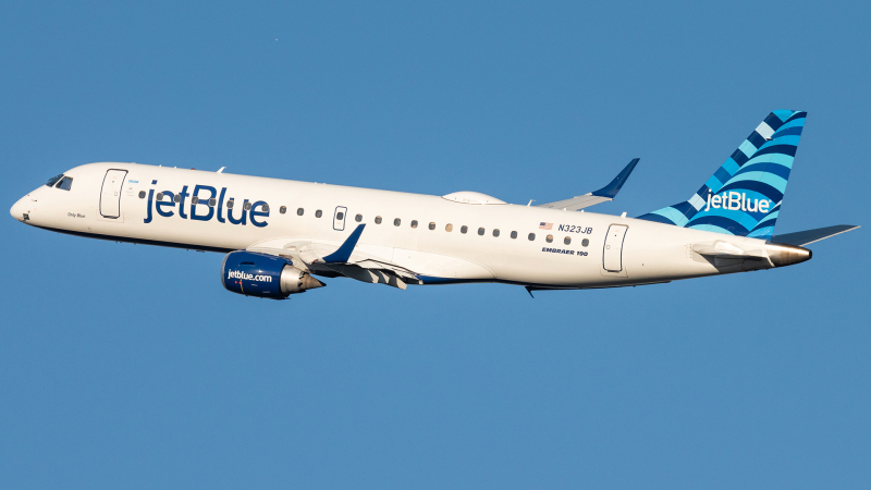 Photo of N323JB - JetBlue Airways Embraer E190 at DCA on AeroXplorer Aviation Database