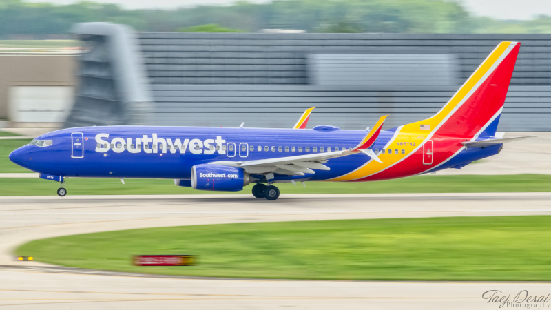 Photo of N8574Z - Southwest Airlines Boeing 737-800 at MKE on AeroXplorer Aviation Database