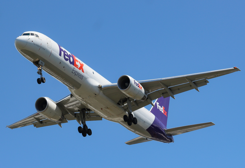 Photo of N963FD - FedEx Express Boeing 757-200 at SEA on AeroXplorer Aviation Database