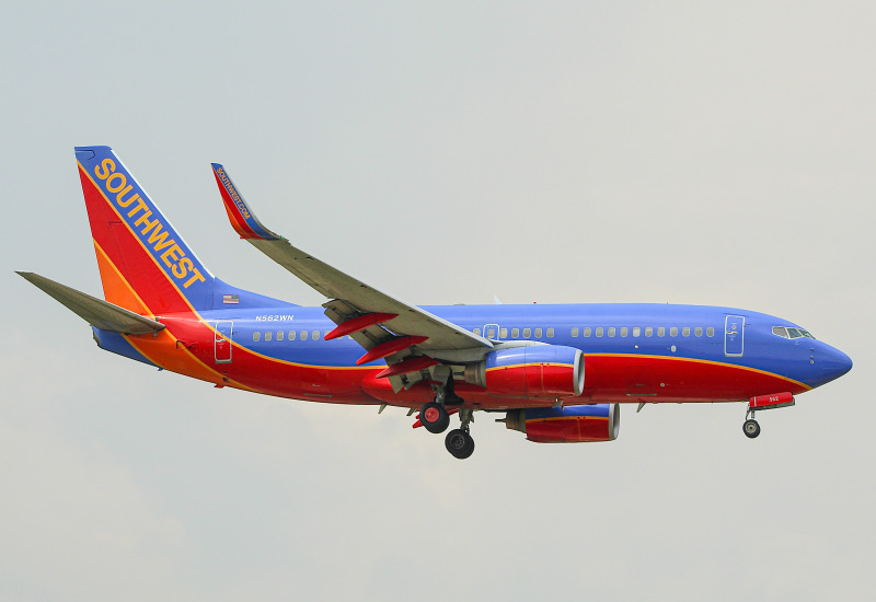 Photo of N562WN - Southwest Airlines Boeing 737-700 at MKE on AeroXplorer Aviation Database