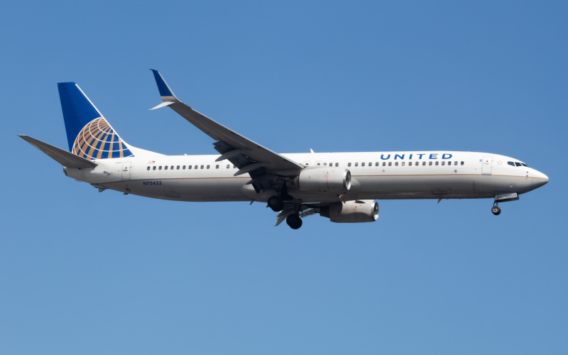 Photo of N75433 - United Airlines Boeing 737-900ER at EWR on AeroXplorer Aviation Database