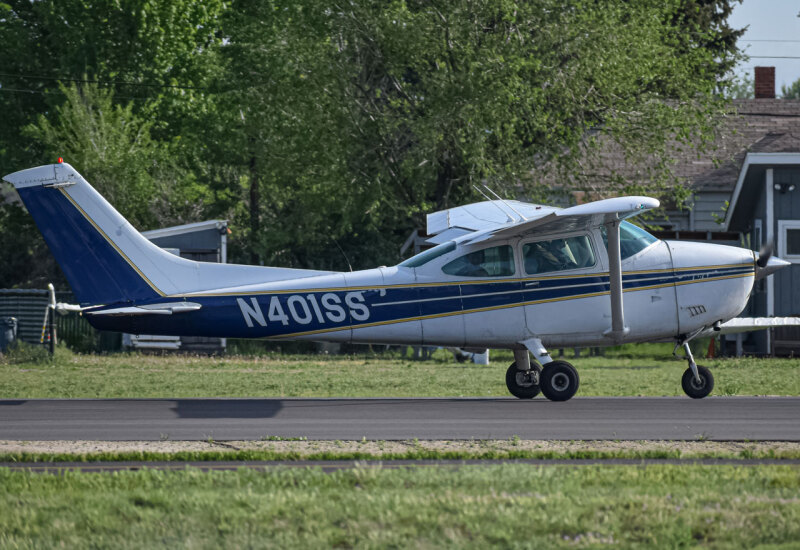 Photo of N401SS - PRIVATE Cessna 172 at BDU on AeroXplorer Aviation Database