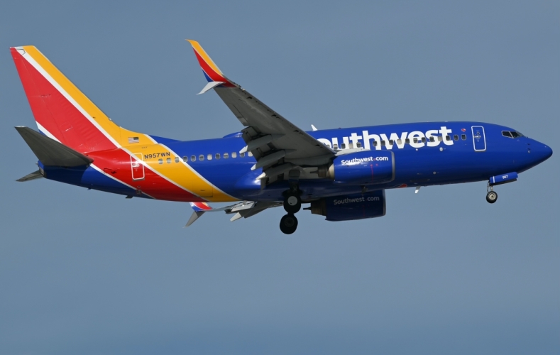 Photo of N957WN - Southwest Airlines Boeing 737-700 at MCO on AeroXplorer Aviation Database