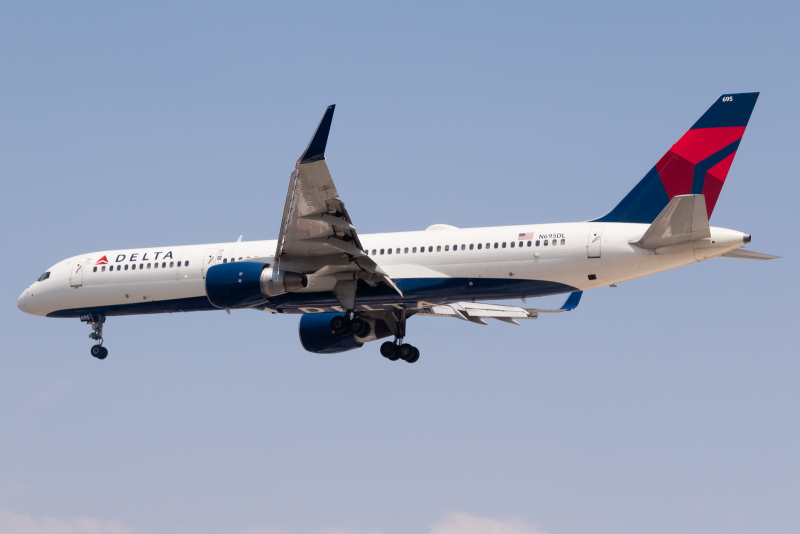 Photo of N695DL - Delta Airlines Boeing 757-200 at MEX on AeroXplorer Aviation Database