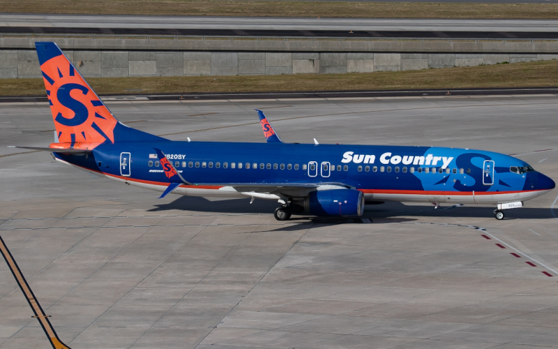 Photo of N820SY - Sun Country Airlines Boeing 737-800 at TPA on AeroXplorer Aviation Database