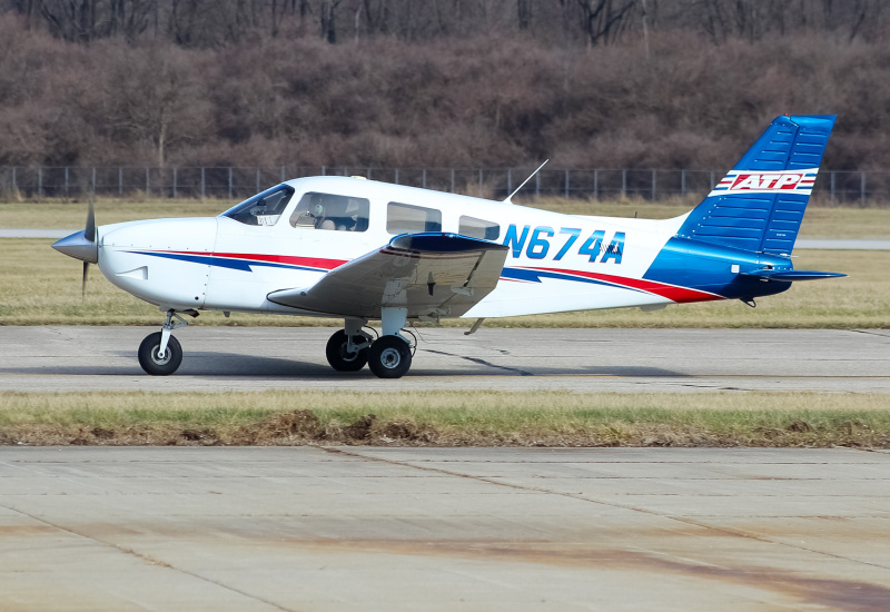 Photo of N674A - PRIVATE Piper 28 Archer at LUK on AeroXplorer Aviation Database