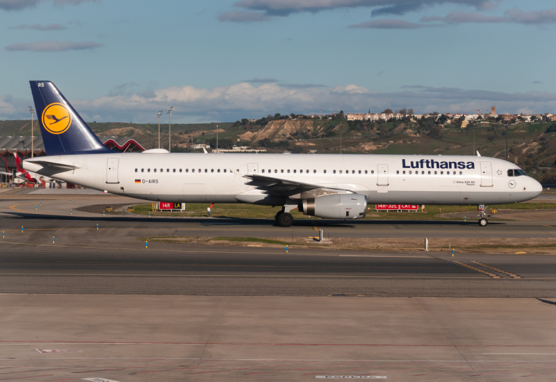 Photo of D-AIRS - Lufthansa Airbus A321-100 at MAD on AeroXplorer Aviation Database