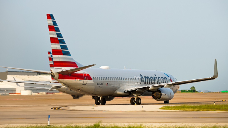 Photo of N825NN - American Airlines Boeing 737-800 at DFW on AeroXplorer Aviation Database