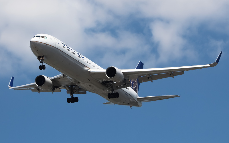 Photo of N649UA - United Airlines Boeing 767-300ER at EWR on AeroXplorer Aviation Database