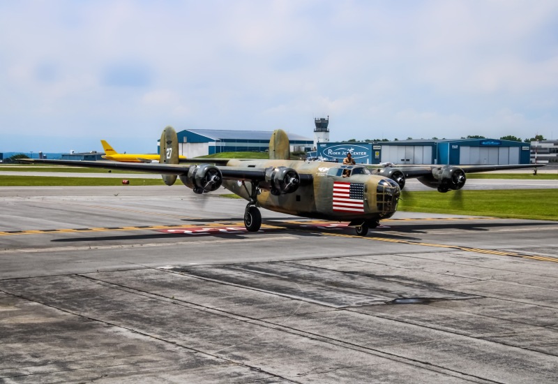 Photo of N24927 - PRIVATE Consolidated B-24 Liberator at HGR on AeroXplorer Aviation Database