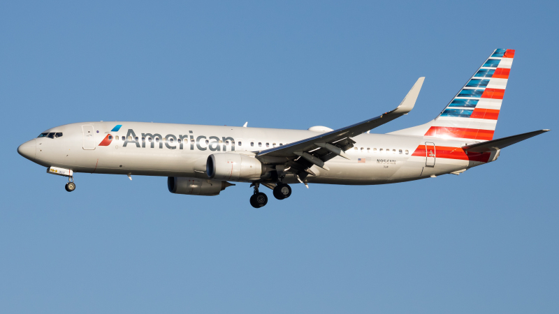 Photo of N956NN - American Airlines Boeing 737-800 at DCA on AeroXplorer Aviation Database