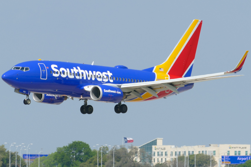 Photo of N400WN - Southwest Airlines Boeing 737-700 at AUS on AeroXplorer Aviation Database