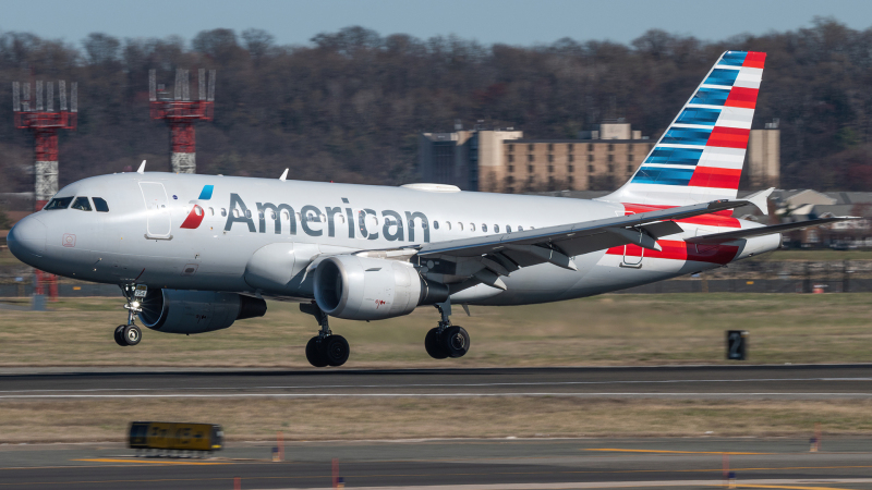 Photo of N754UW - Airbus A319 American Airlines at DCA on AeroXplorer Aviation Database