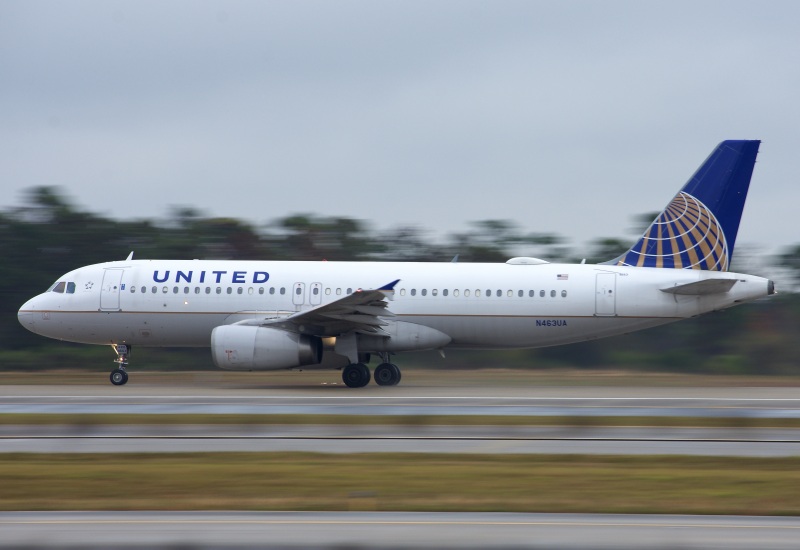 Photo of N463UA - United Airlines Airbus A320 at MCO on AeroXplorer Aviation Database