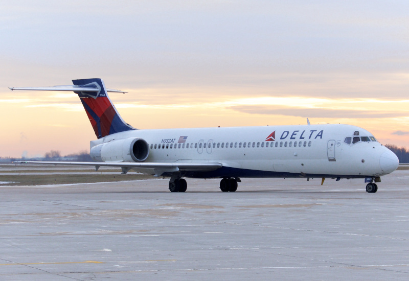 Photo of N932AT - Delta Airlines Boeing 717-200 at GRB on AeroXplorer Aviation Database