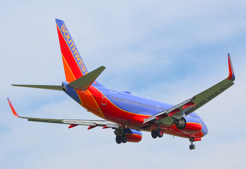 Photo of N733SA - Southwest Airlines Boeing 737-700 at MKE on AeroXplorer Aviation Database