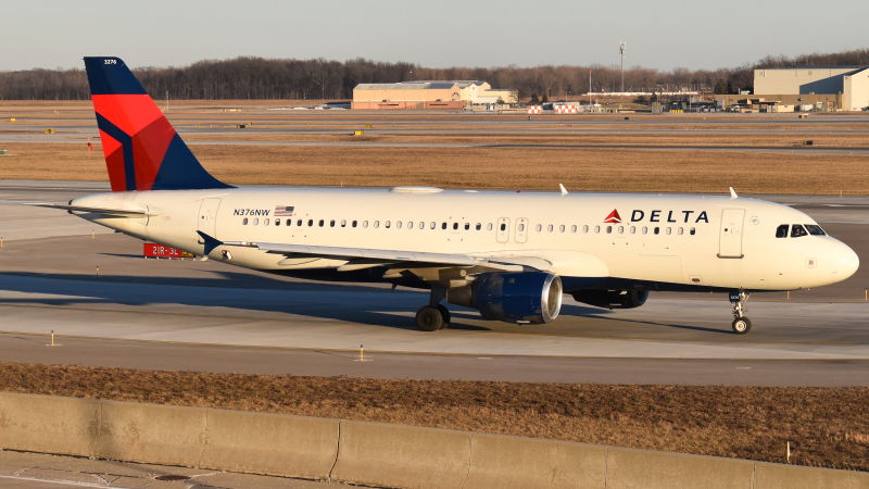 Photo of N376NW - Delta Airlines Airbus A320 at DTW on AeroXplorer Aviation Database