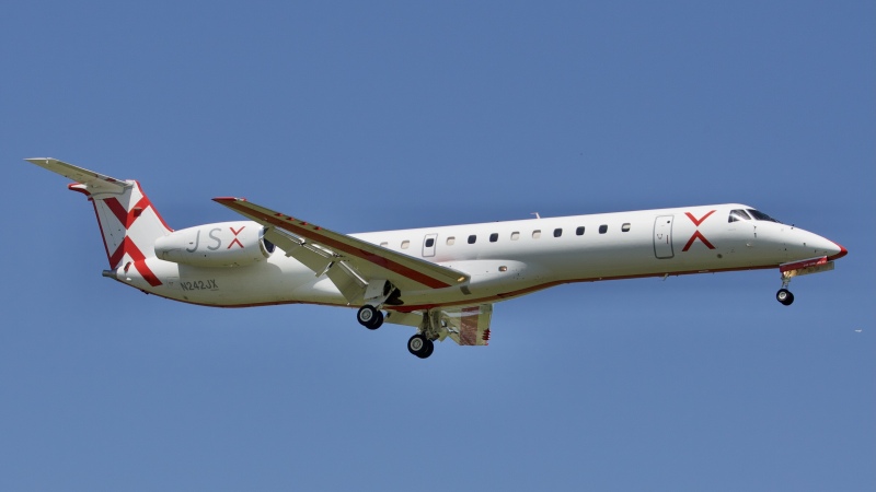 Photo of N242JX - JetSuiteX Embraer ERJ145 at HOU on AeroXplorer Aviation Database
