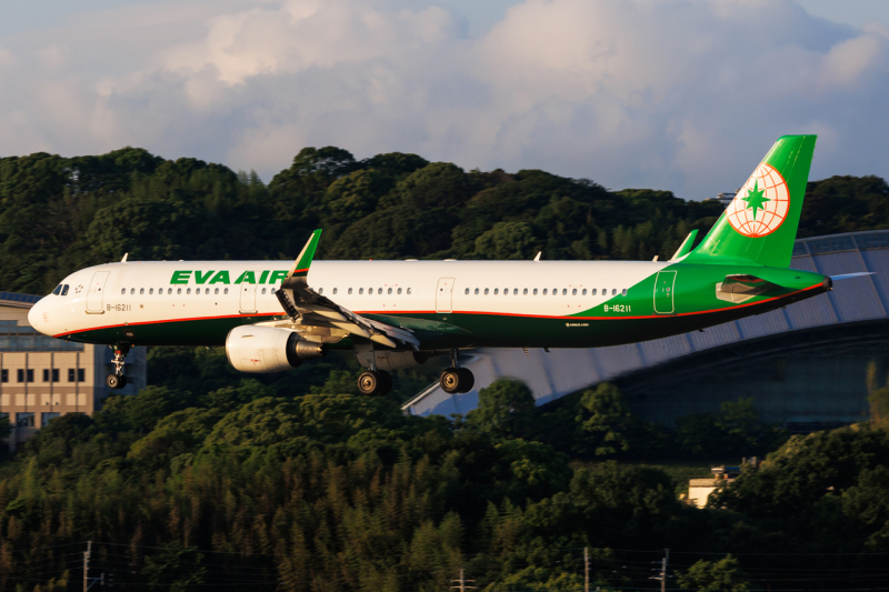 Photo of B-16211 - EVA Air Airbus A321-200 at FUK on AeroXplorer Aviation Database