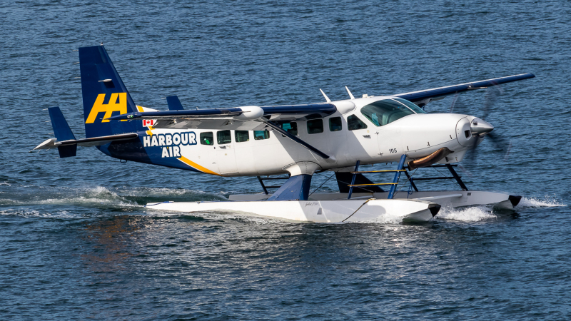 Photo of C-FLHA - Harbour Air Cessna 208 Grand Caravan at CXH on AeroXplorer Aviation Database