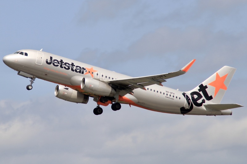 Photo of VH-VFX - JetStar Airways Airbus A320 at AKL on AeroXplorer Aviation Database