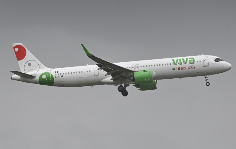 Photo of XA-VXP - VivaAerobus Airbus A321NEO at MIA on AeroXplorer Aviation Database