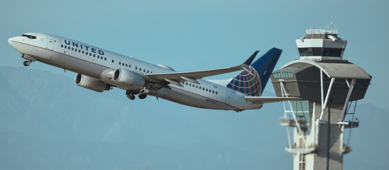 Photo of N87527 - United Airlines Boeing 737-800 at LAX on AeroXplorer Aviation Database