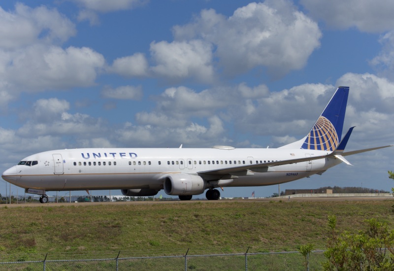 Photo of N39463 - United Airlines Boeing 737-900ER at MCO on AeroXplorer Aviation Database