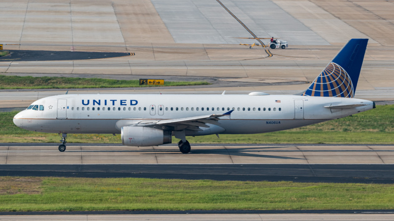 Photo of N406UA - United Airlines Airbus A320 at ATL on AeroXplorer Aviation Database