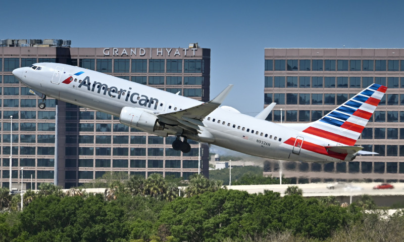 Photo of N932AN - American Airlines Boeing 737-800 at TPA on AeroXplorer Aviation Database