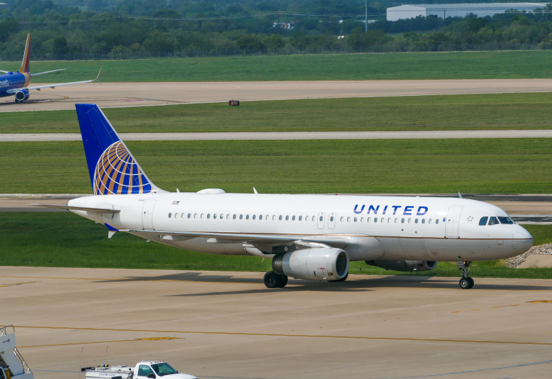 Photo of N465UA  - United Airlines Airbus A320 at AUS on AeroXplorer Aviation Database