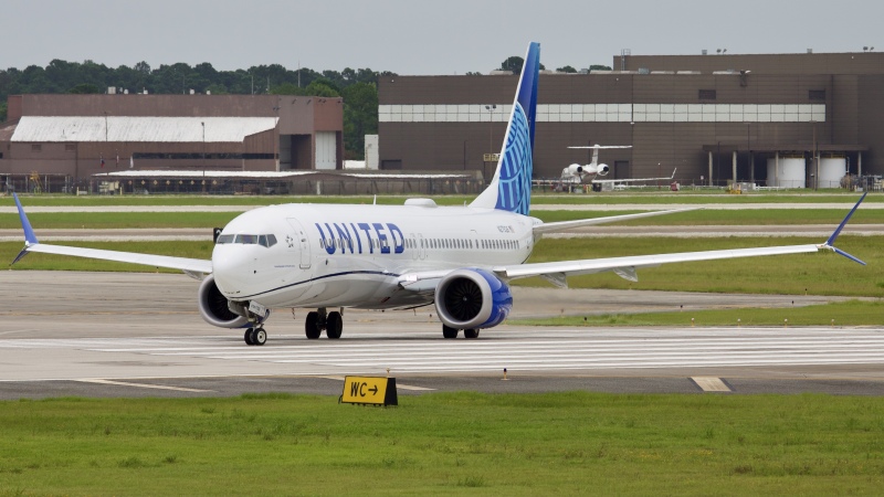 Photo of N27526 - United Airlines Boeing 737 MAX 9 at IAH on AeroXplorer Aviation Database