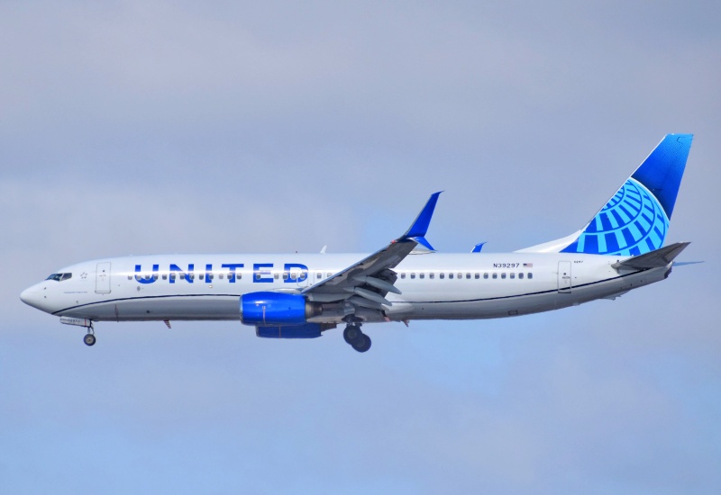 Photo of N39297 - United Airlines Boeing 737-800 at SAN on AeroXplorer Aviation Database