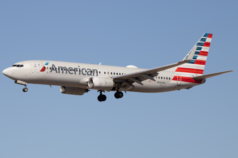 Photo of N969AN - American Airlines Boeing 737-800 at PHX on AeroXplorer Aviation Database