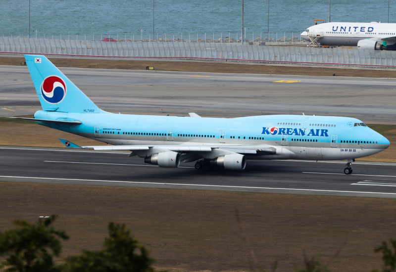 Photo of HL7402 - Korean Air Boeing 747-400 at HKG on AeroXplorer Aviation Database