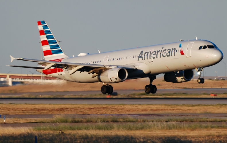 Photo of N927UW - American Airlines Airbus A321-200 at DFW on AeroXplorer Aviation Database