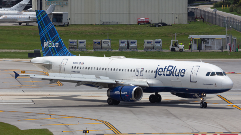 Photo of N607JB - JetBlue Airways Airbus A320 at FLL on AeroXplorer Aviation Database