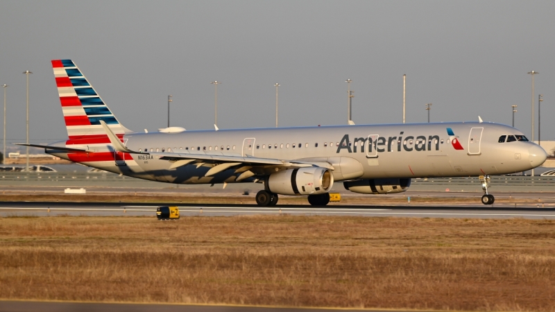 Photo of N613AA - American Airlines Airbus A321-200 at DFW on AeroXplorer Aviation Database