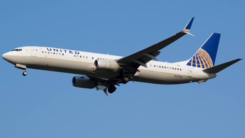 Photo of N67845 - United Airlines Boeing 737-900ER at IAD on AeroXplorer Aviation Database